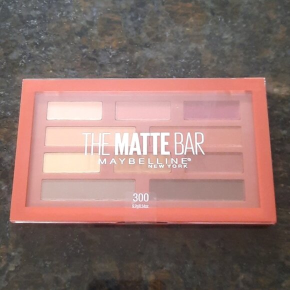 HOST PICK Eyeshadow palette - Picture 1 of 4